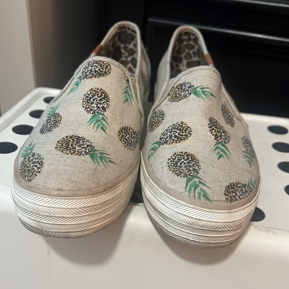 Meds pineapple sneakers 7.5 - Picture 5 of 6
